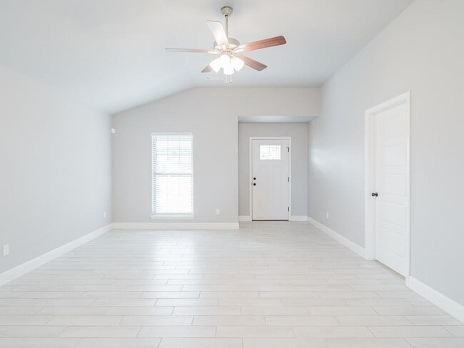 Photo - 6100 NW Silas St