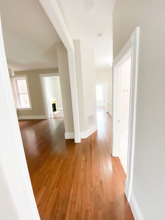 Photo - Fully Remodeled 2 bed 1 bath, just steps from Cherokee