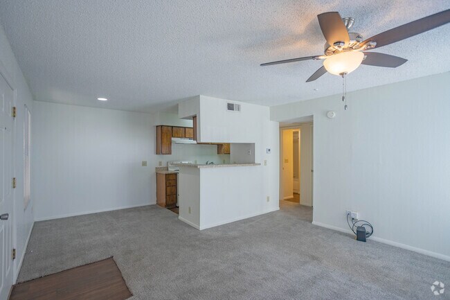 1BR, 1BA - 660SF - Cimarron Trails Apts.