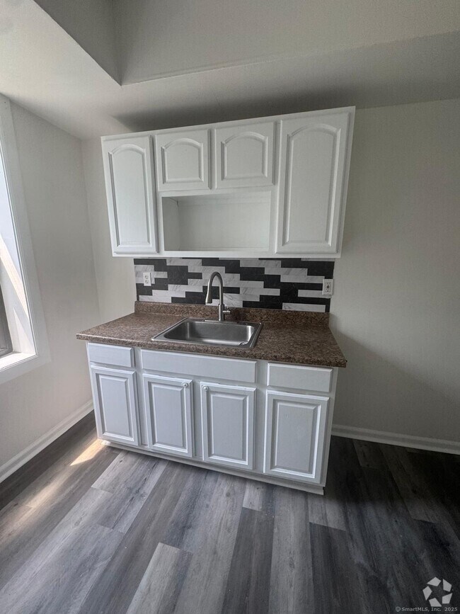 Building Photo - 1071 Pembroke St Unit b Rental