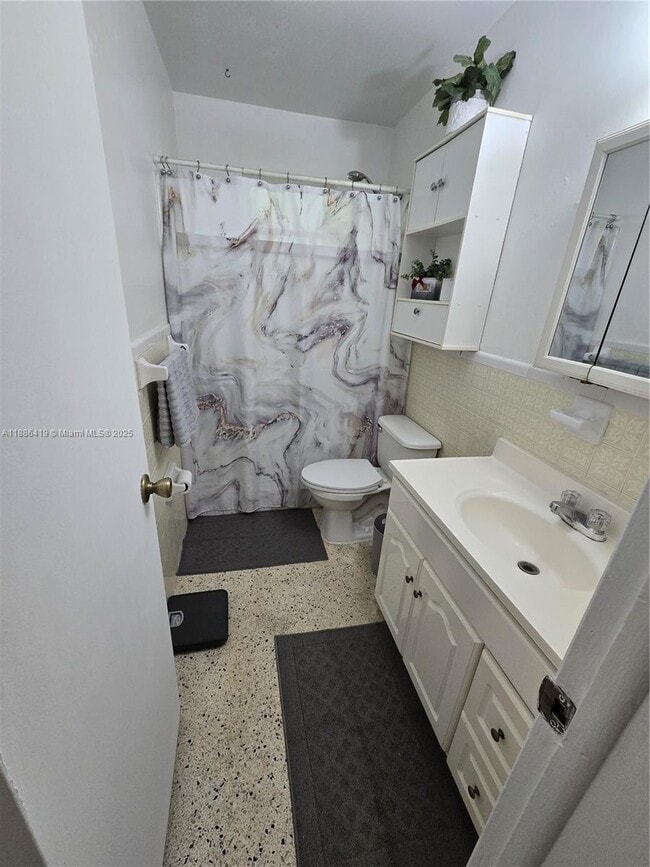 Photo - 472 E 15th St