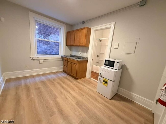613 Bloomfield Ave Unit 2B