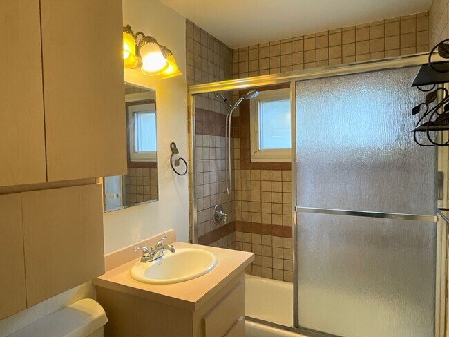 124 Rees St Unit 126