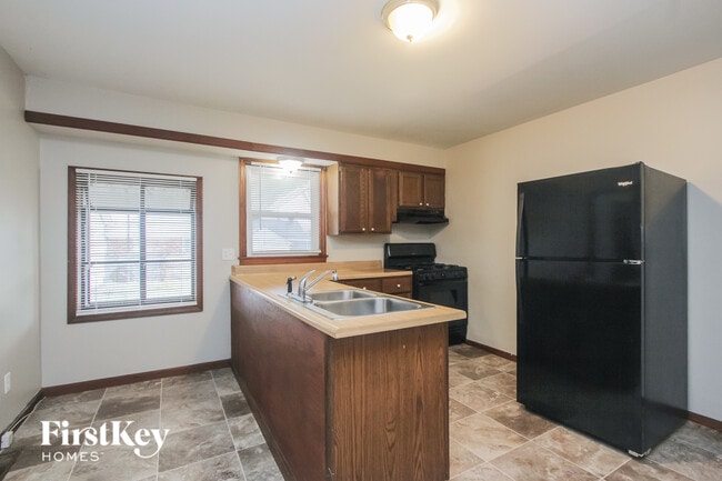 Photo - 311 N Boehning St