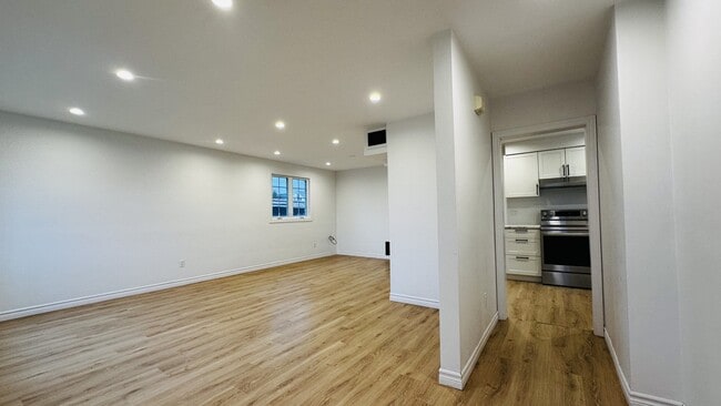 Building Photo - 246 Wellington St Unit A