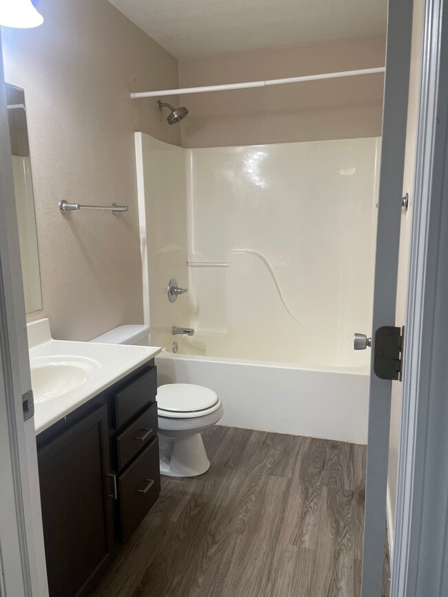 Photo - 1351 E Oakland St