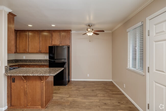 2BR, 1BA - 720SF - Dining Room
