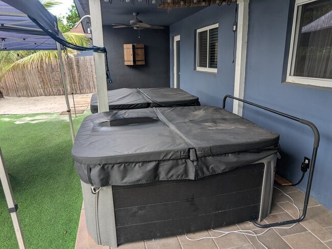 Photo - 919 Orange Is