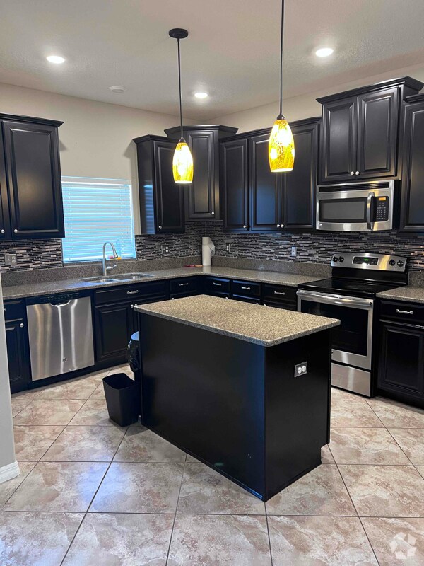 Building Photo - 10808 Whitecap Dr Rental