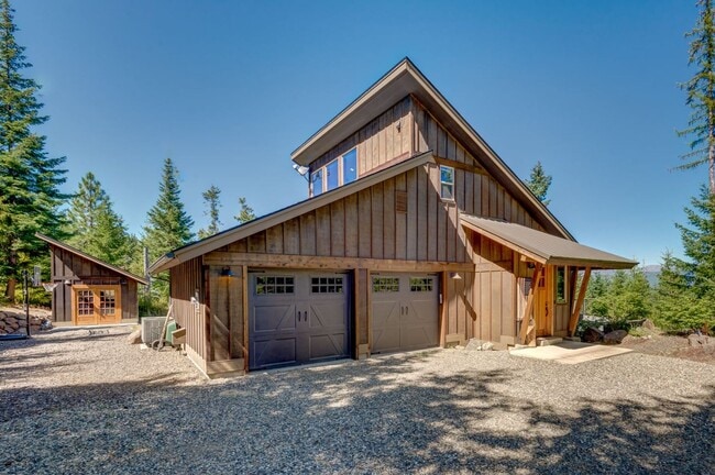 Gorgeous Furnished Home with Mountain Views! - Gorgeous Furnished Home with Mountain Views!