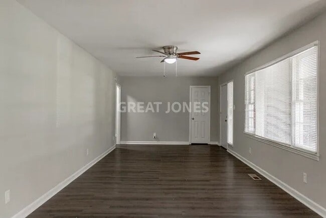 Photo - 209 Ashby Way