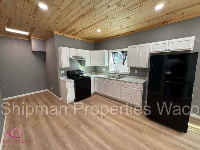 Photo - 1601 McKenzie Ave