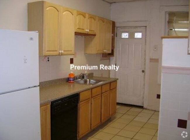 Building Photo - 6 Linden St Rental