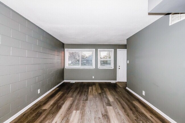 Photo - Charming 2 Bed, 1 Bath Apartment in Indianapolis - Don't Miss Out!