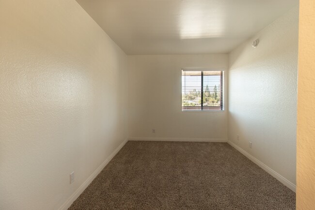 The Lodge at Porter Ranch Apartments
