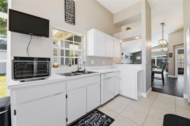 Photo - 7044 Woodhall Ave