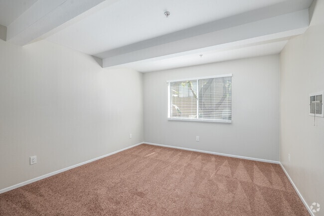 1BR, 1BA - 750SF - Bedroom