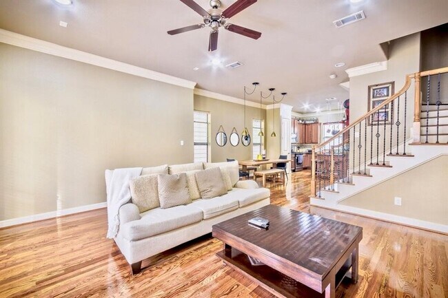 Photo - 2821 Sherwin St