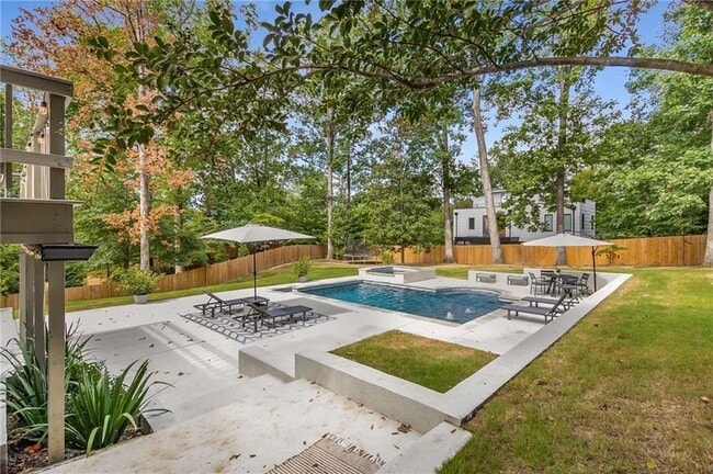 Photo - 2522 Wawona Dr NE