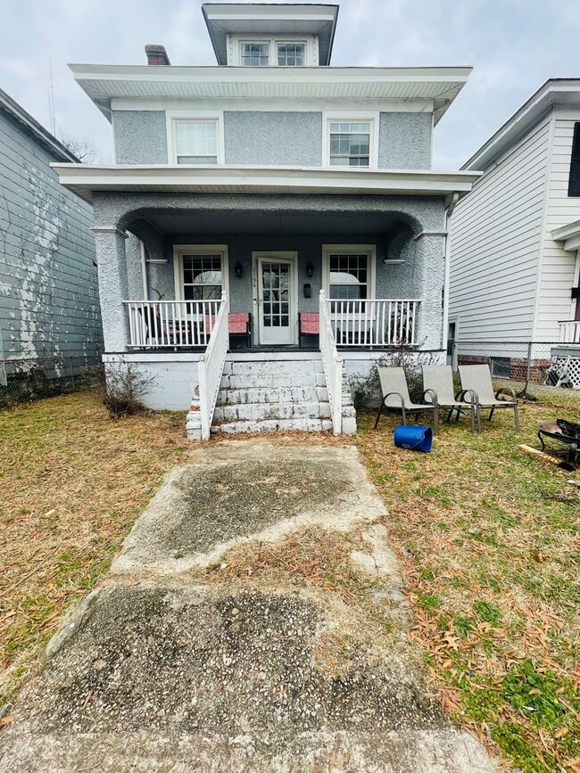 Photo - Beautifully Renovated 3bdrm/1.5bth Home Located in Richmond's North-side!