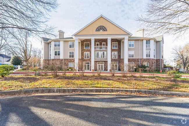 Building Photo - 600 Squire Ln Unit 2I Rental