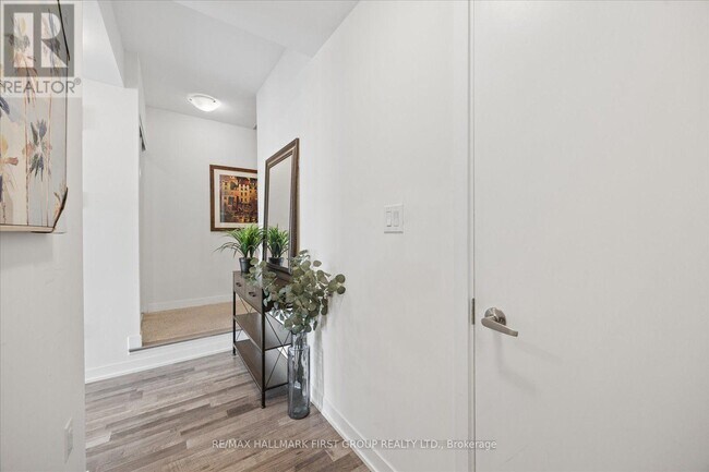 Photo - 1460 Whites Rd N