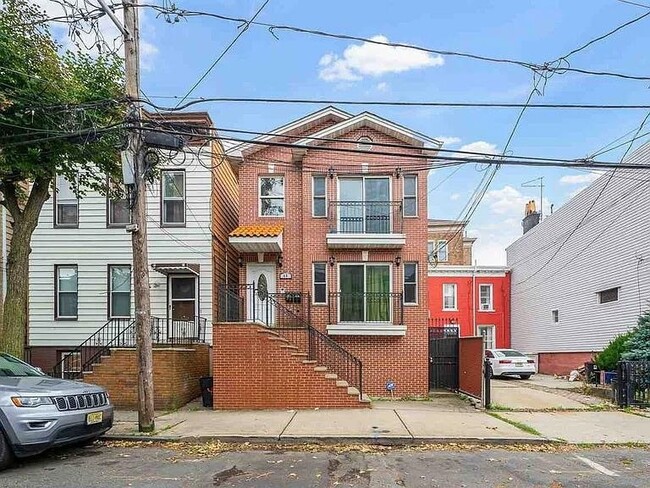 Photo - 43 Manhattan Ave