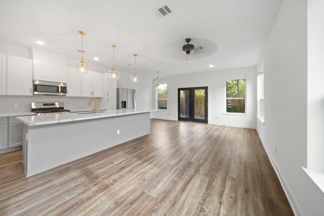 Photo - 5813 England St Unit A