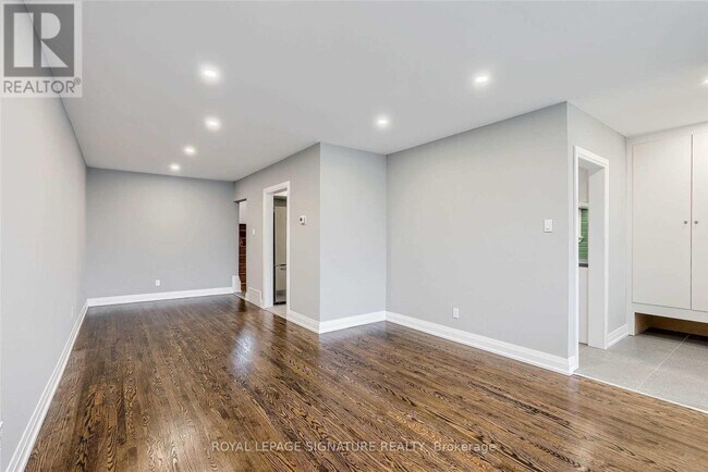 Photo - 2545 Padstow Crescent