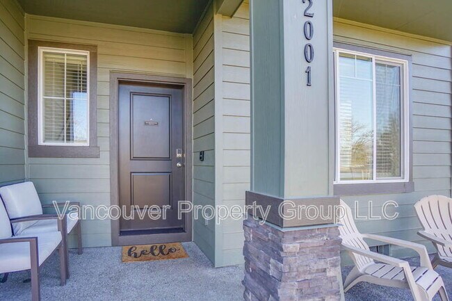 Photo - 2001 NE 4 Seasons Ln