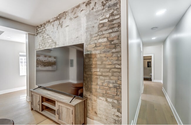 Photo - 2455 W McMicken Ave Unidad Apartment