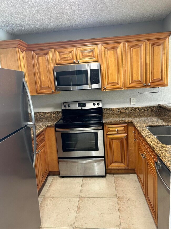 Photo - 1504 Lake Crystal Dr Unit B