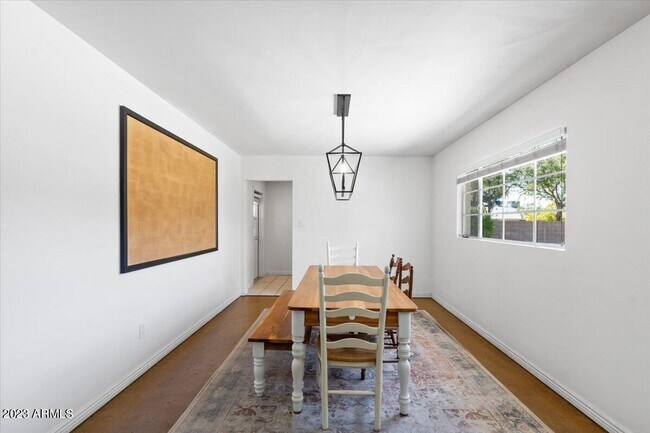 Photo - 4320 E Clarendon Ave