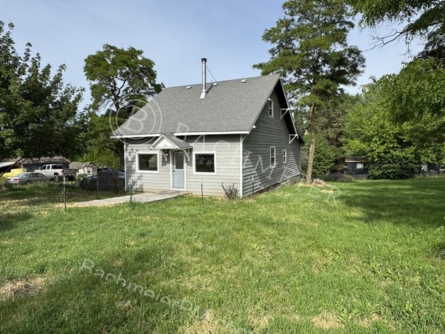 Photo - 3 bedroom 1 bath home with large yard