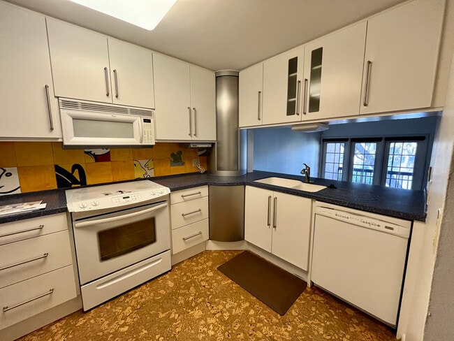 Kitchen - 6050 River Trace Rd