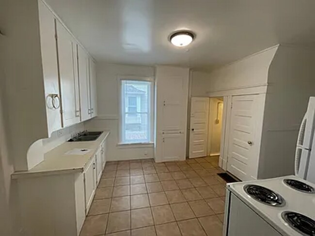Photo - 5 Bedroom Home!
