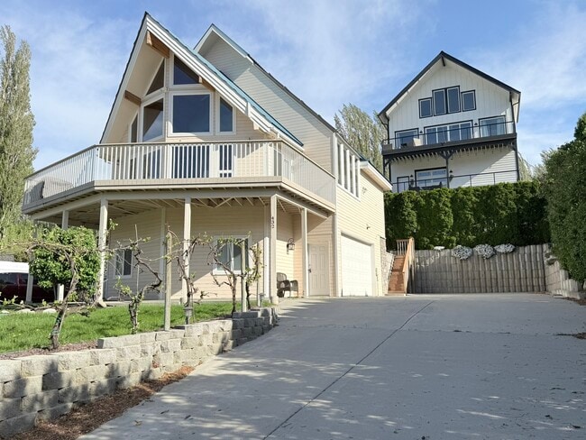 Building Photo - 432 Lakeview Dr