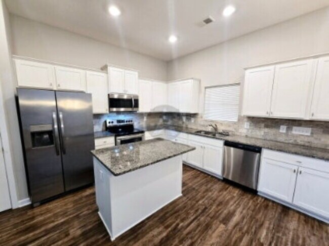 Photo - 28 Roundabout Ln