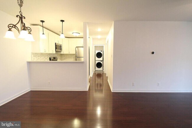 Building Photo - 102 Chesterfield Ln Unit 202