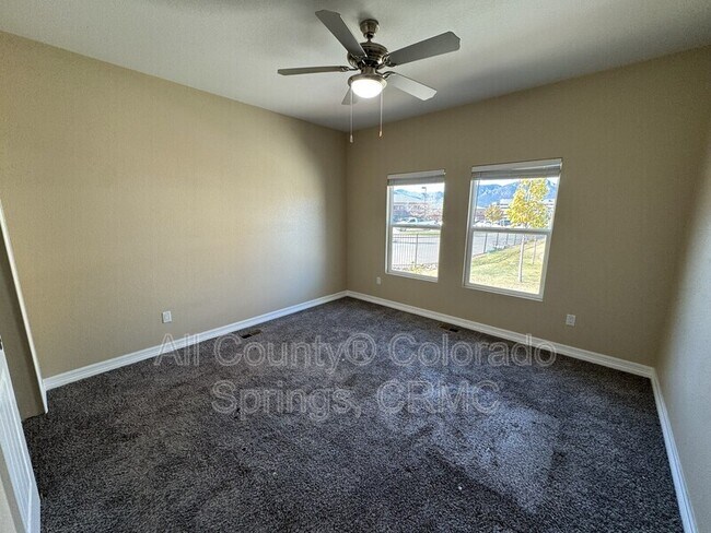 Photo - 770 Thimbleberry Point