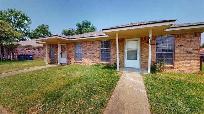 Photo - 815 Llano Pl