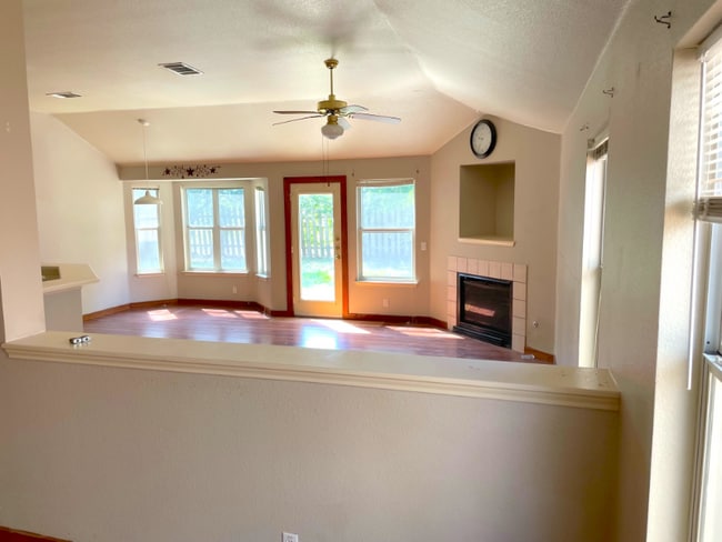 Photo - 218 Sunshadow Dr