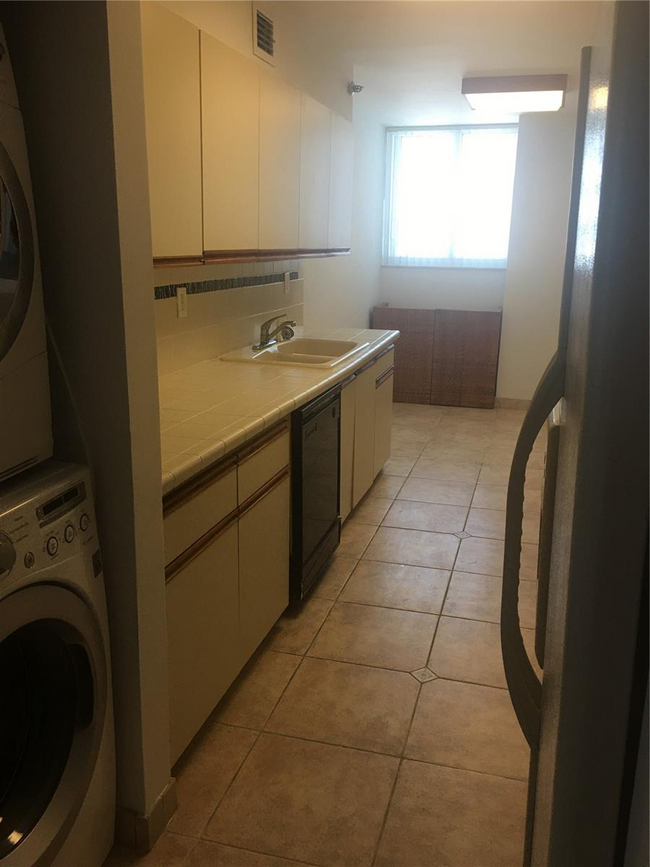 Building Photo - 2457 Collins Ave Unit 1608 Rental