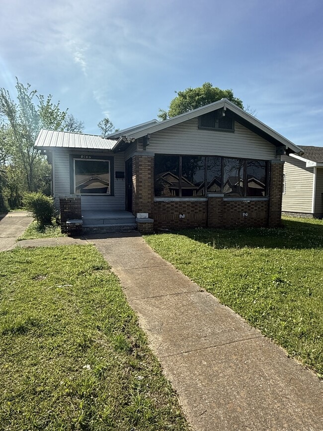 Building Photo - 1437 Woodland Ave SW