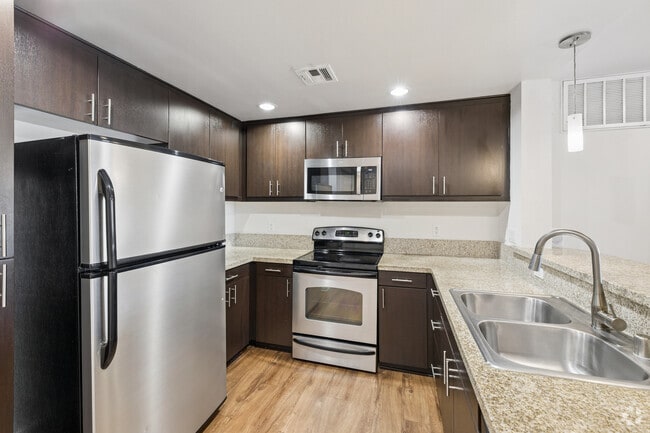2BR, 2BA - 1,126SF - Kitchen - Latitude 33