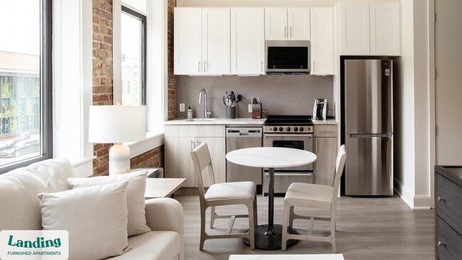 Photo - 425 20th St S Unidad 206.579036