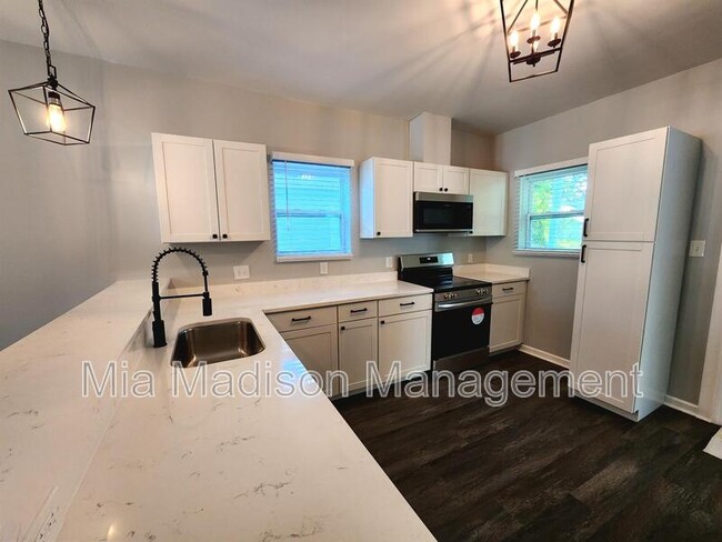 Photo - 3303 Burroughs St