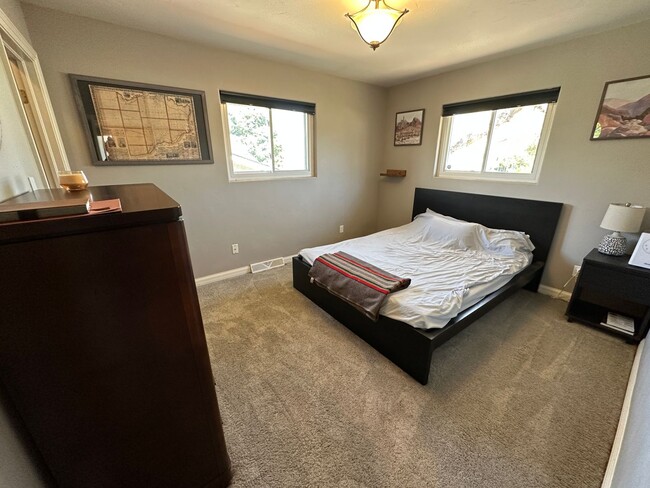 Photo - Cozy Rancher In The Addisons!