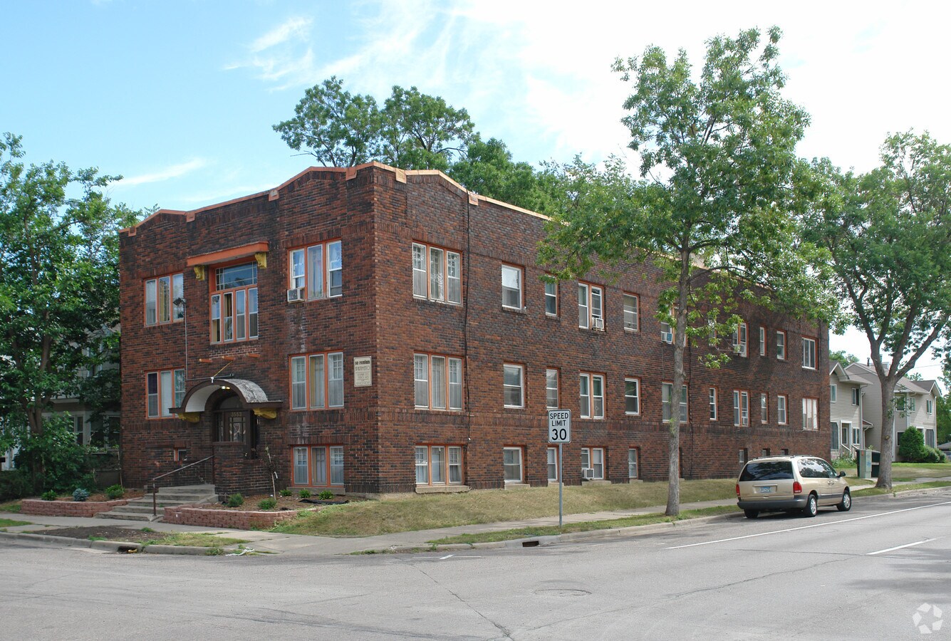 Photo - 3553 Clinton Ave S Apartments