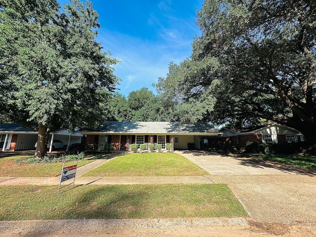 Photo - 2046 Shadywood Ln